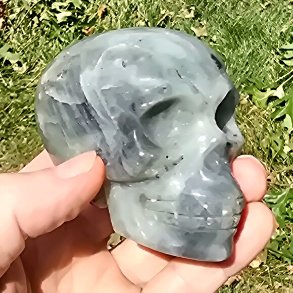 Labradorite Skull – Intuition • Transformation • Mystic Protection - Picture 5 of 5